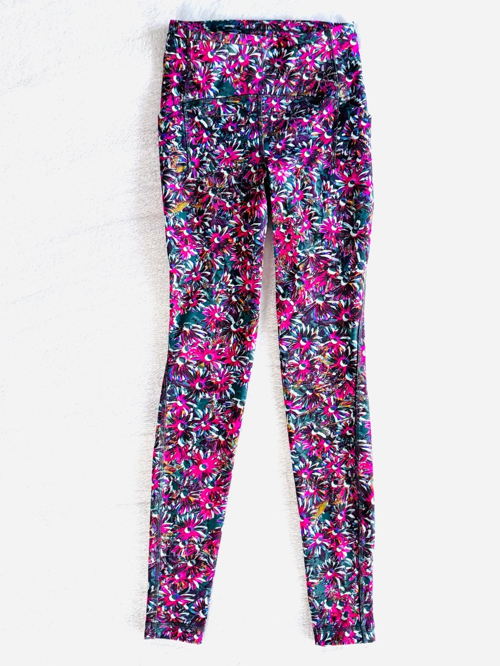 Lululemon Base Pace High-Rise Tight, Floral Electric Print, Size 2, Inseam 28"